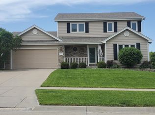 7233 Canyon Rd, Lincoln, NE 68516
