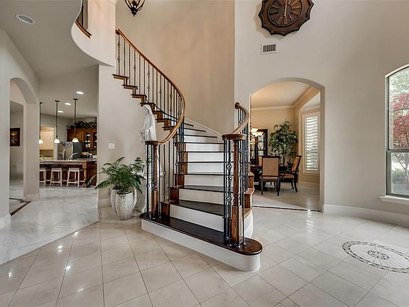 4th image of 7043 Pecan Chase Ln