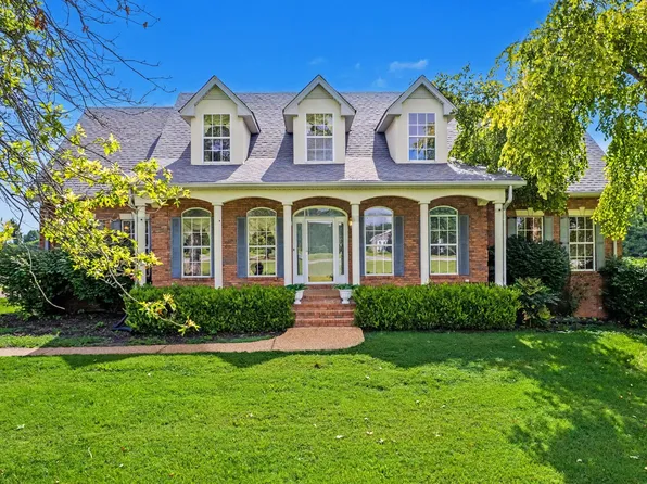 623 Shun Pike, Cottontown, TN 37048