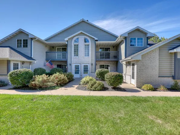 W240N2566 East Parkway Meadow CIRCLE #2, Pewaukee, WI 53072