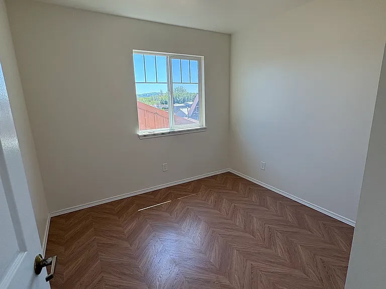 221 W Wynooche Ave #404 — Photo 7
