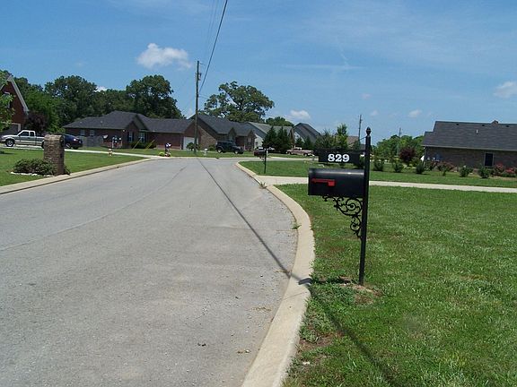 2nd image of 829 Laramie Ct