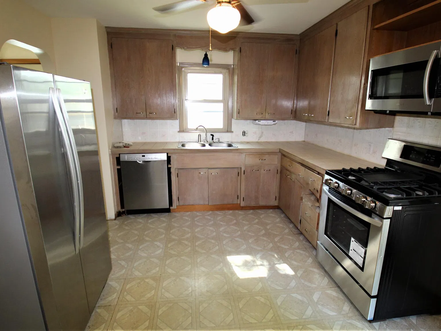 3 bed, 1500 sqft, $1,695 — Photo 2