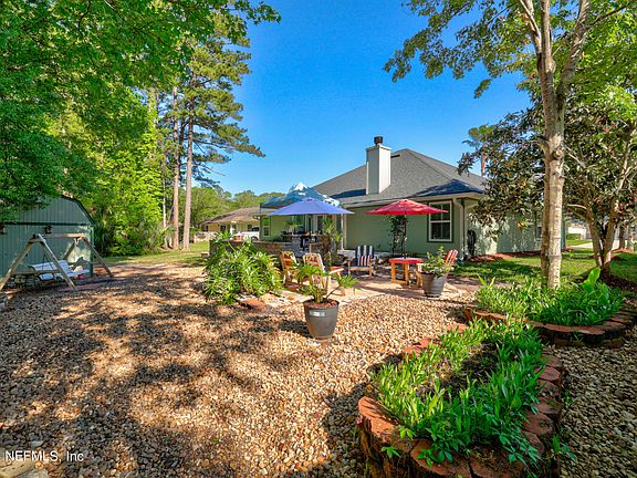 3rd image of 1024 WHIRLAWAY Circle S