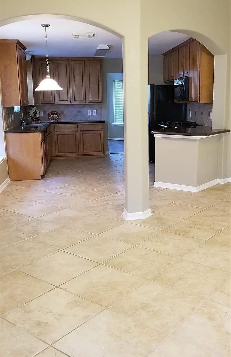 3 bed, 2.0 bath, 1684 sqft, $2,195 — Photo 4