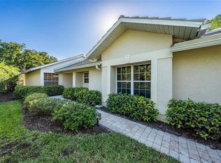 118 Fountain Cir, Naples, FL 34119