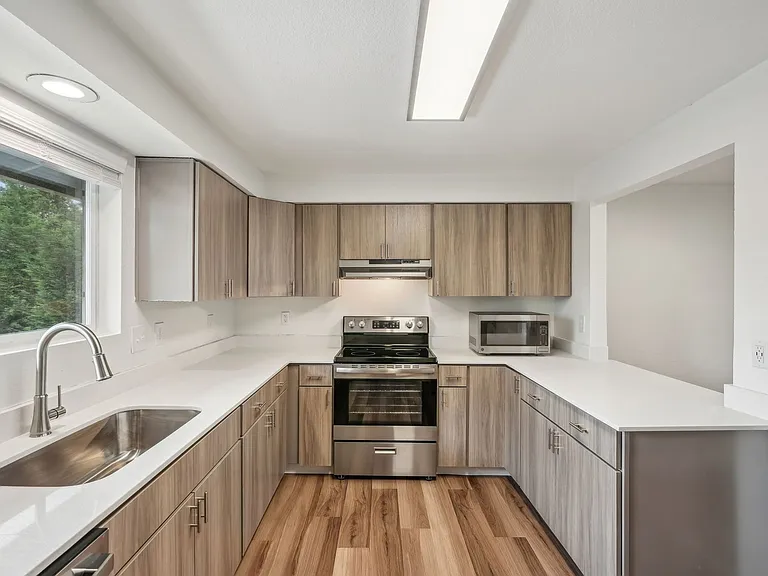 The Arch - Apartments & Townhomes — Photo 20