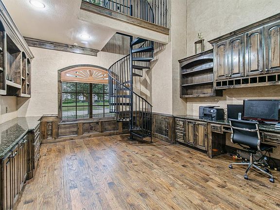 5th image of 4667 Sidonia Ct