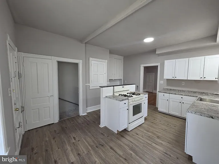 5109 Knox St — Photo 10