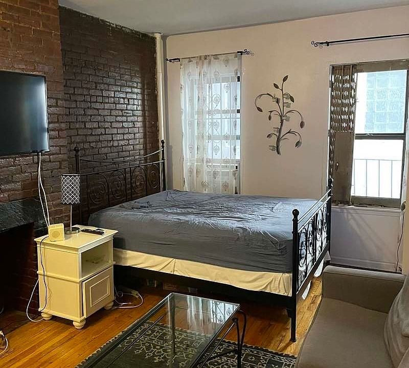 1st image of 283 Bleecker St #2A