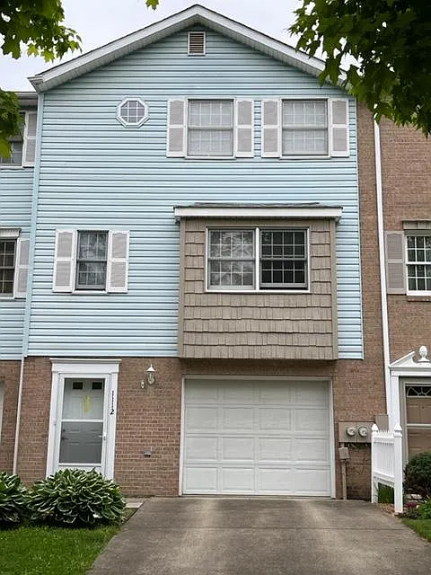 1112 Cranston Dr
