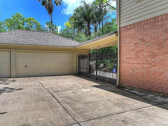 4th image of 4002 N Beechwood Ct