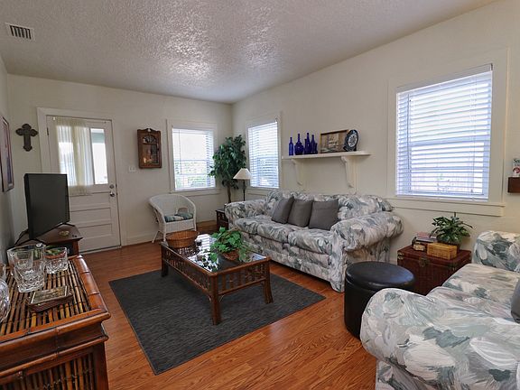 5th image of 503 N Peninsula Ave