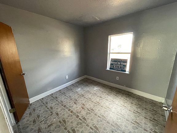 2nd image of 2955 Hattie St