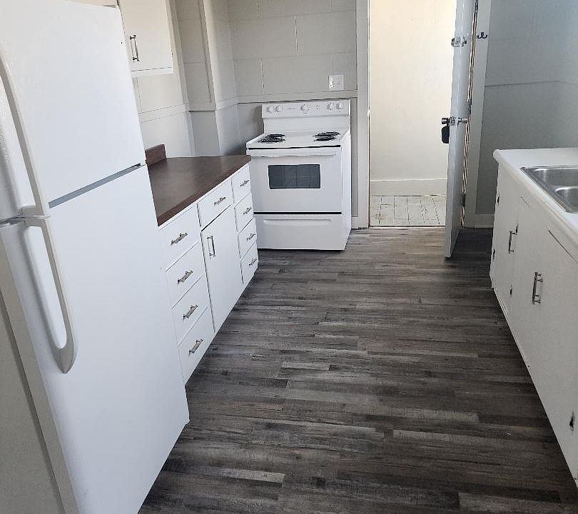 2nd image of 111 1/2 N Pendleton Ave