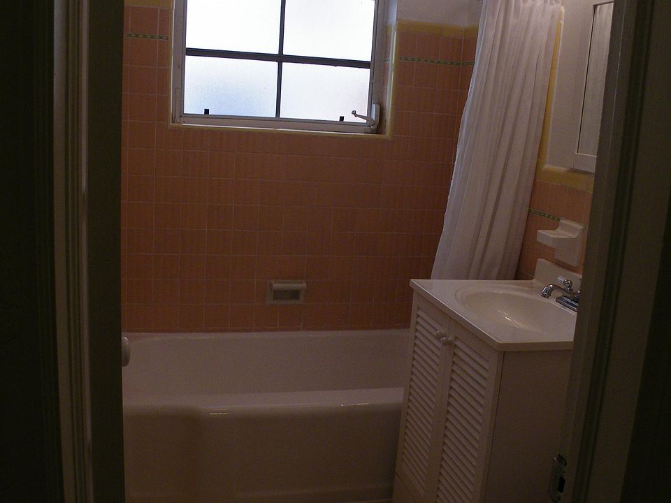 1st image of 828 Euclid Ave APT 3