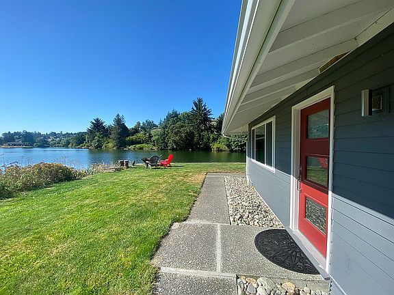 4th image of 1308 Beach Dr