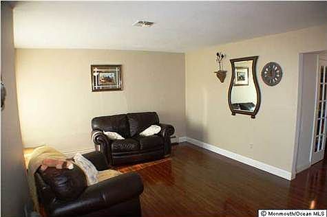 5th image of 814 E Hickory Dr