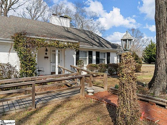 4th image of 100 Eastwood Ave