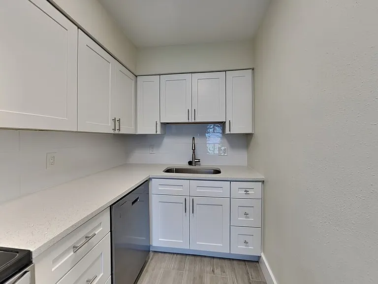 542 Verbena Ct — Photo 3