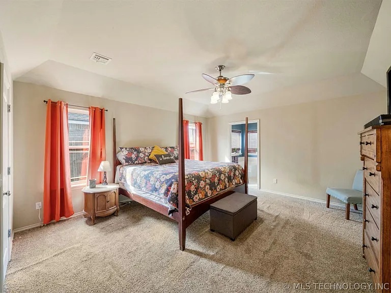 26545 Foxen Dr — Photo 14