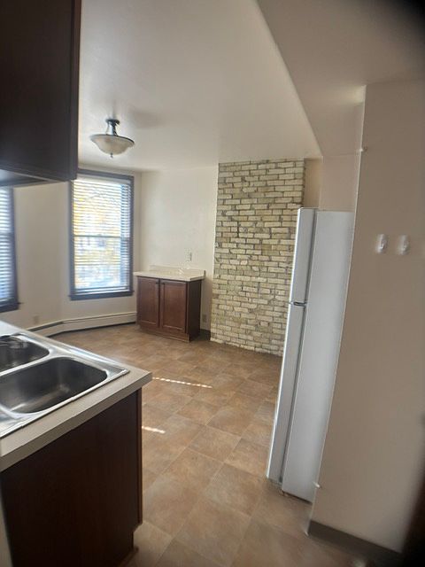 1st image of 1702 N Farwell Ave #3