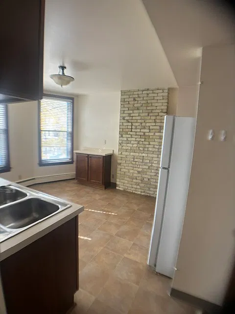 1702 N Farwell Ave #3