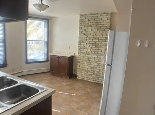 1702 N Farwell Ave #3, Milwaukee, WI 53202