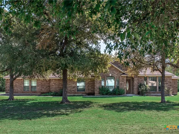 213 Deer Slayer Dr, Seguin, TX 78155