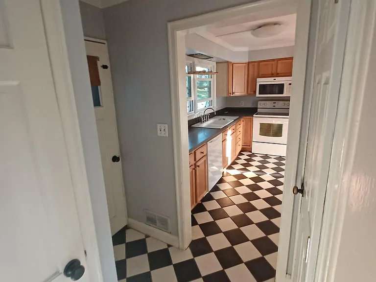 1307 Oakmont Rd — Photo 11