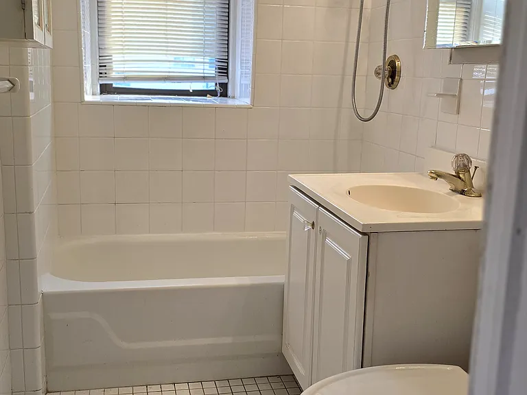 285 Lynn Shore Dr #102 — Photo 14