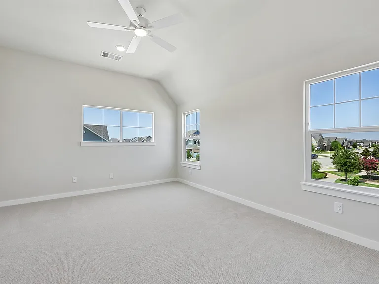 2866 Grandview Dr — Photo 17