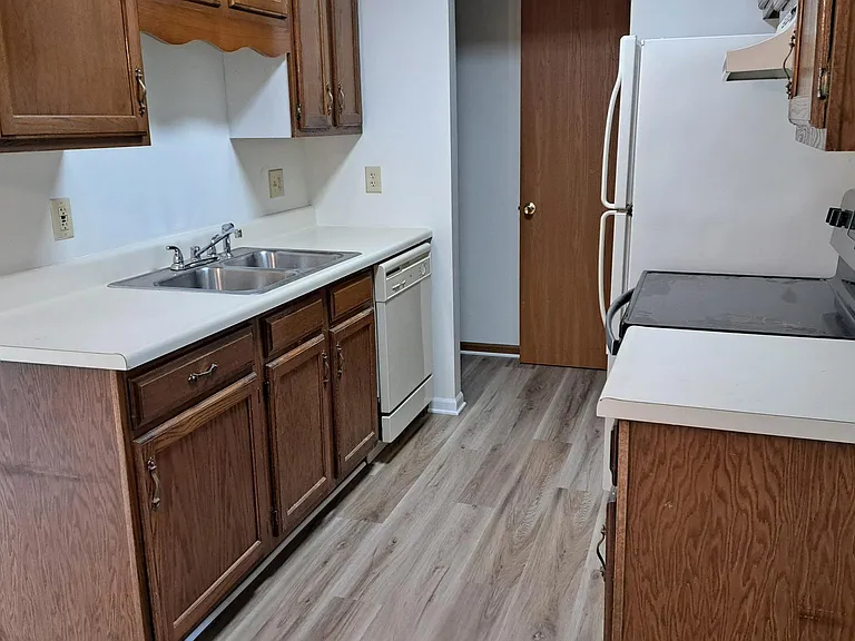 39 Pinewood Cir — Photo 3