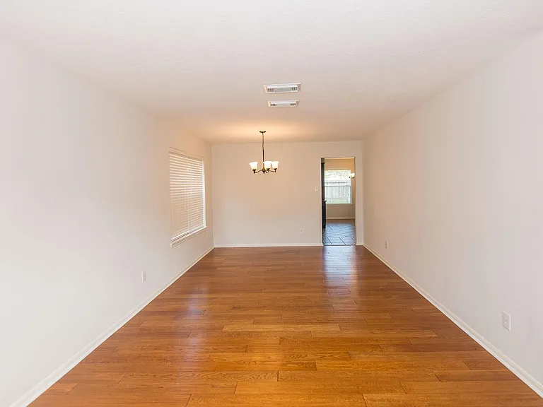 2207 Ames St — Photo 4