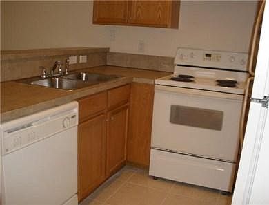 4th image of 2253 SW Marshfield Ct