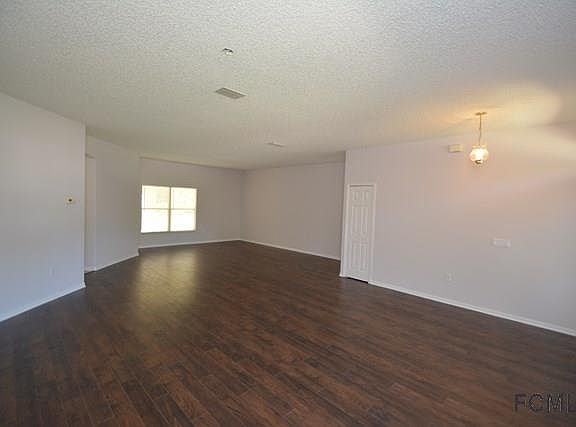 4th image of 14 Pinetree Dr