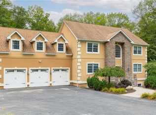 11 Birch Hill Dr, Poughkeepsie, NY 12603