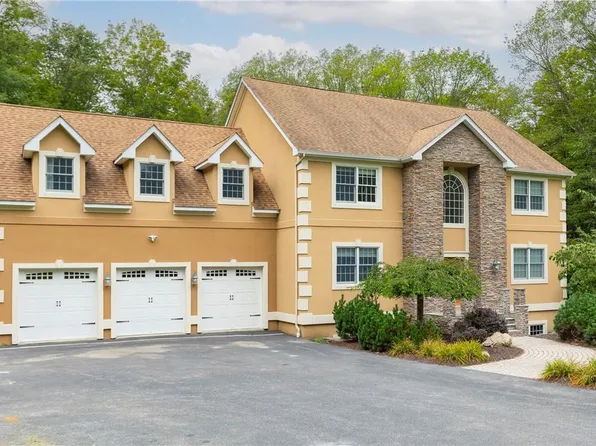 11 Birch Hill Drive, Poughkeepsie, NY 12603
