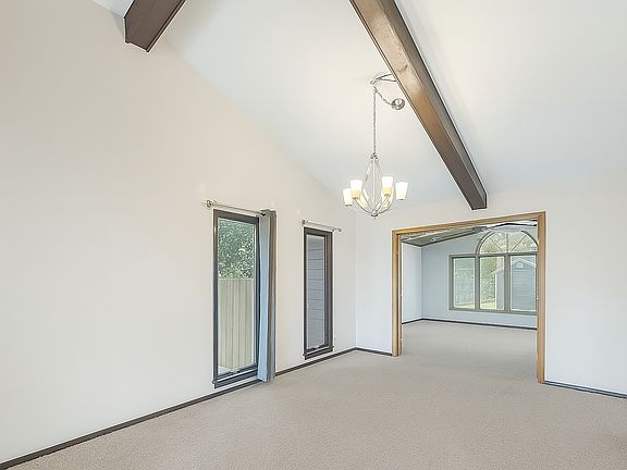 Elegant, airy, warm dinning room