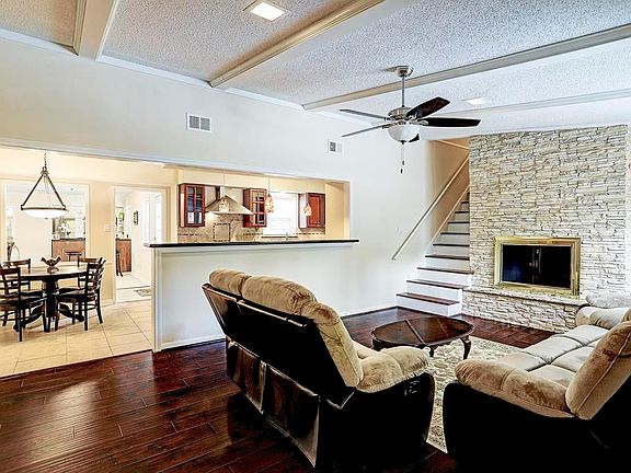 3rd image of 10607 Longmont Dr