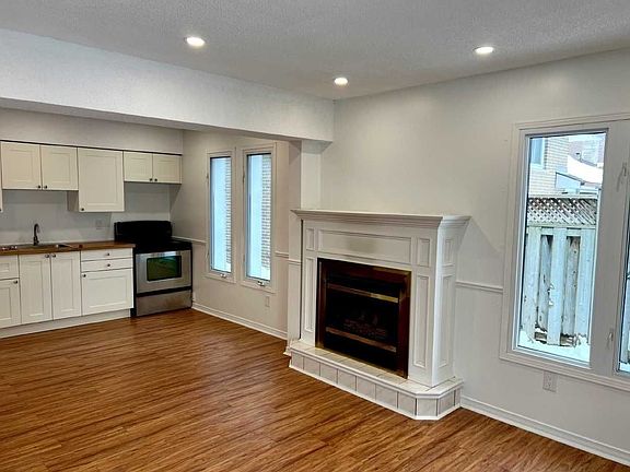 5th image of 51 Steel St S