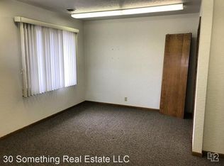 1712 W 4th St #1, Waterloo, IA 50701