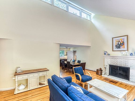 3rd image of 27 Crescent Way