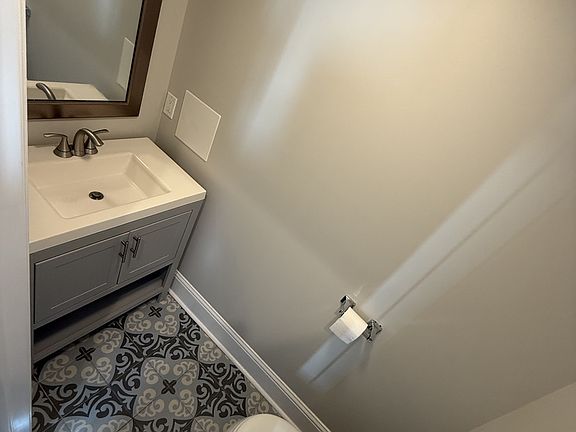 5th image of 2041 S Chippewa St #2041