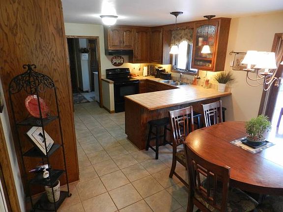 Kitchen / Dining Area