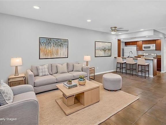 3rd image of 1413/1415 SE 23rd PL