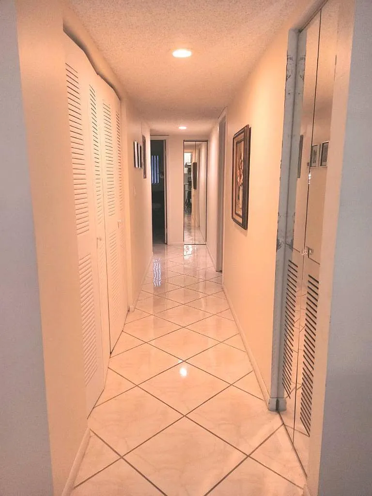 3 bed, 2.0 bath, 1200 sqft, $1,252 — Photo 3