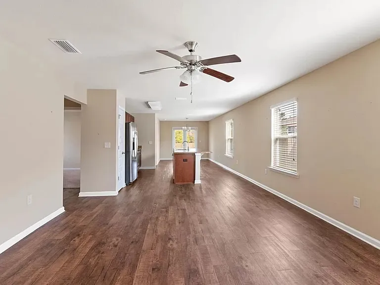967 Summerton Dr — Photo 4