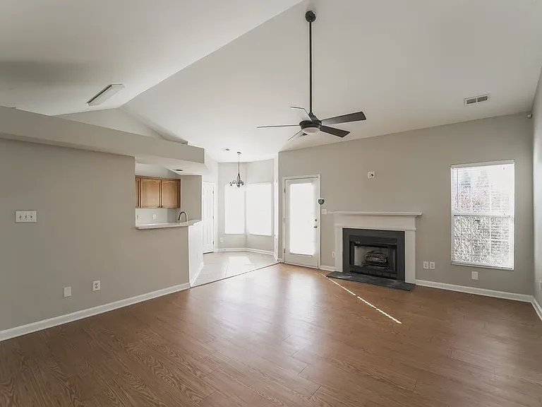 4031 Huntmeadow Dr — Photo 4
