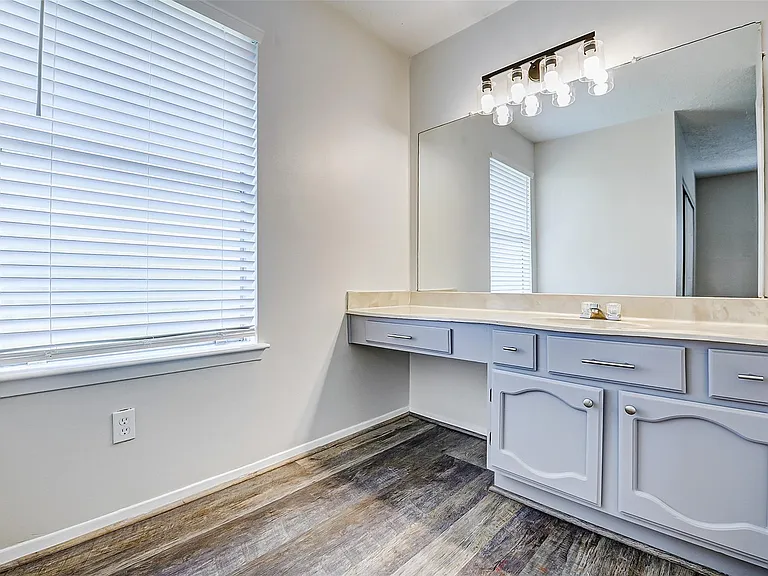 9842 Shell Rock Rd — Photo 20